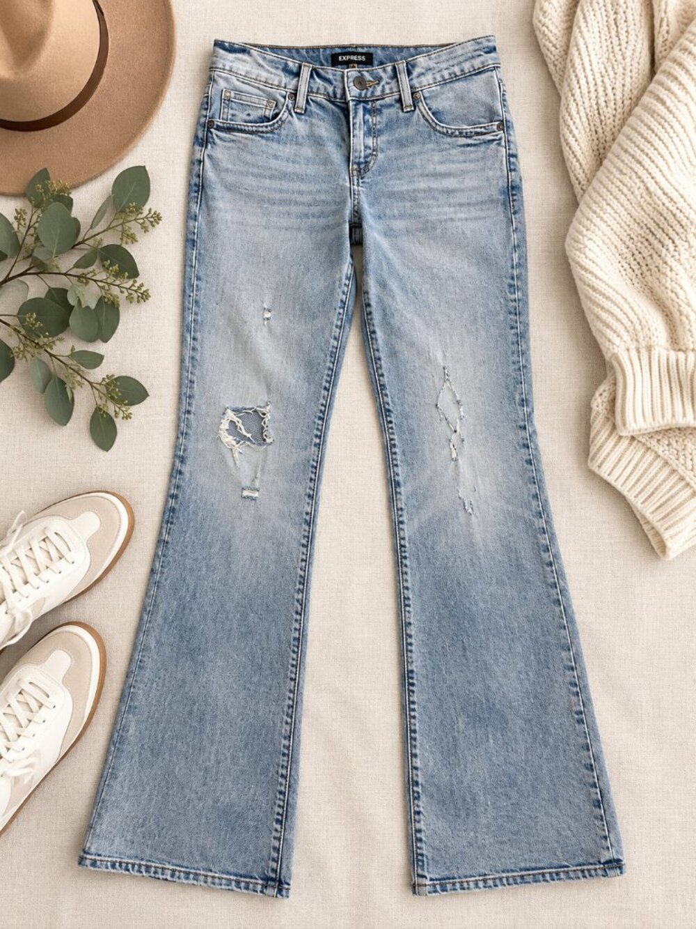 Express Conscious Edit Low Rise Bootcut Jeans Size 2 Regular #2706